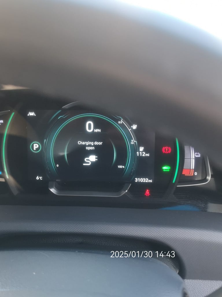 BARGAIN 1/2 PRICE Hyundai IONIQ EV 2020 33k,MOT+TAX,repairs: bumper,light,Rad