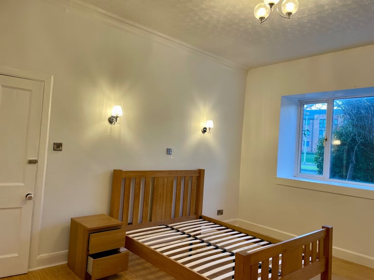 Unique Gorgeous 3 Bedroom Detached Cottage / House with Gardens and Private Parking