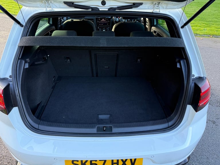 Volkswagen Golf " R " 310 BHP / D.S.G AUTO / 4 MOTION / NEW 19 INCH ALLOYS