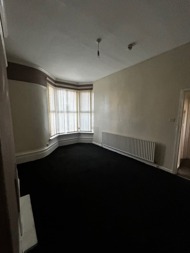 2 bed flat , separate kitchen , 1 seperate toilet and 2 very spacious rooms 