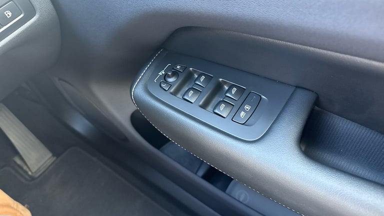 2023 Volvo XC60 2.0 T8 [455] RC PHEV Ultimate Dark 5dr AWD Gtron Estate Estate Hybrid Automatic