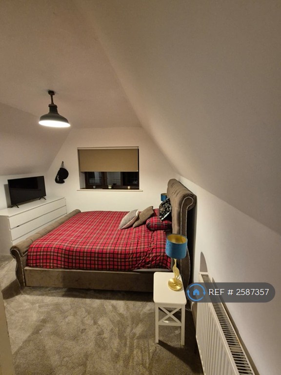 2 bedroom flat in Stangrave Hall, Godstone, RH9 (2 bed) (#2587357)