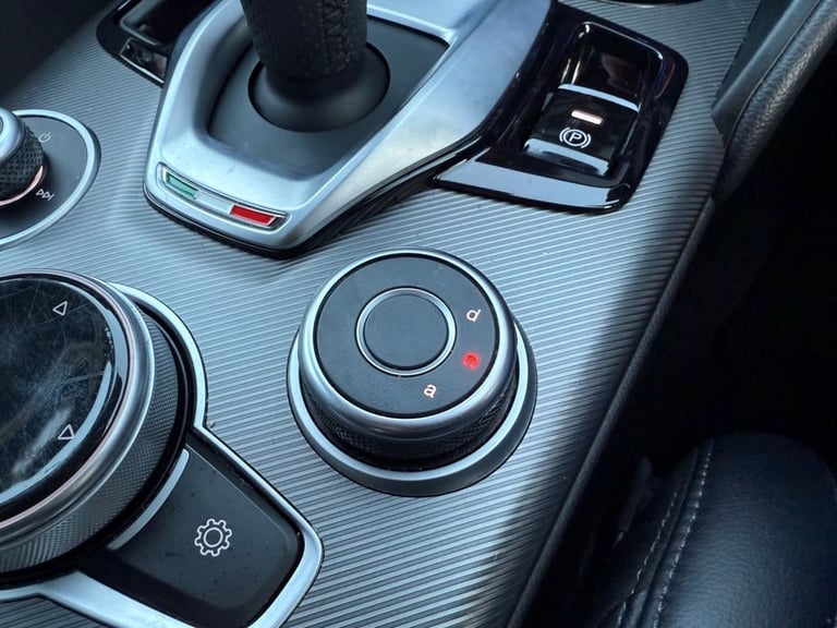 2020 20 ALFA ROMEO GIULIA 2.0T VELOCE SALOON 4DR PETROL GPF AUTO EURO 6 (S/S) (2