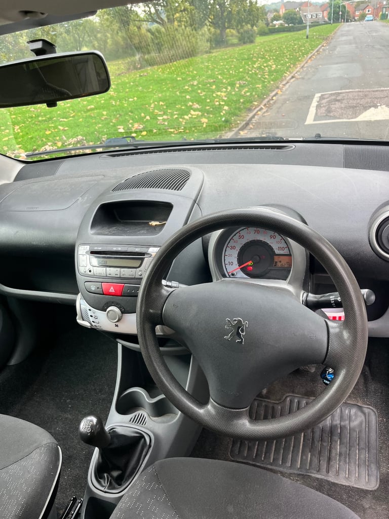Peugeot, 107, Hatchback, 2011, Manual, 998 (cc), 5 doors