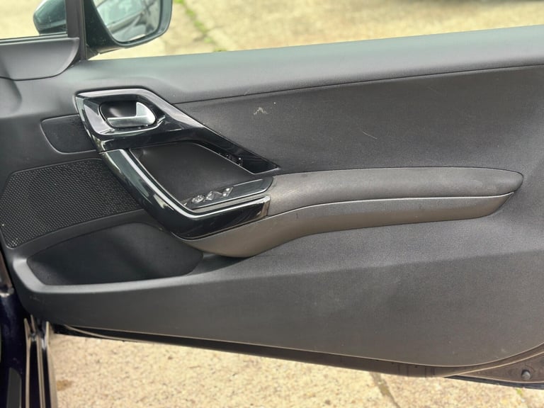 2014 Peugeot 208 1.2 VTi PureTech Style Euro 5 3dr HATCHBACK Petrol Manual