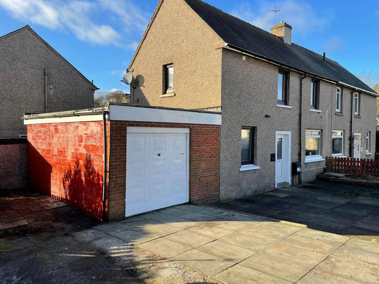 image for Lovely Three Bedroom Property Available in Bathgate L@@K house for rent west lothian