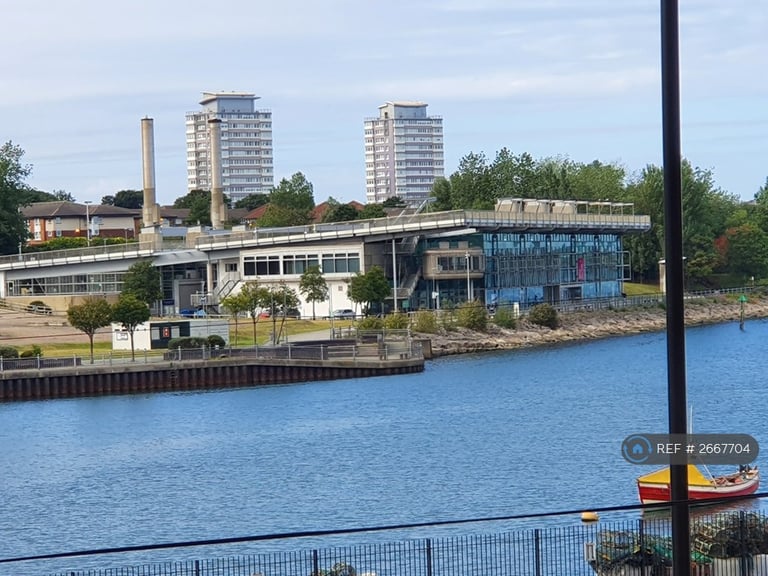 2 bedroom flat in Low Street, Sunderland, SR1 (2 bed) (#2667704)