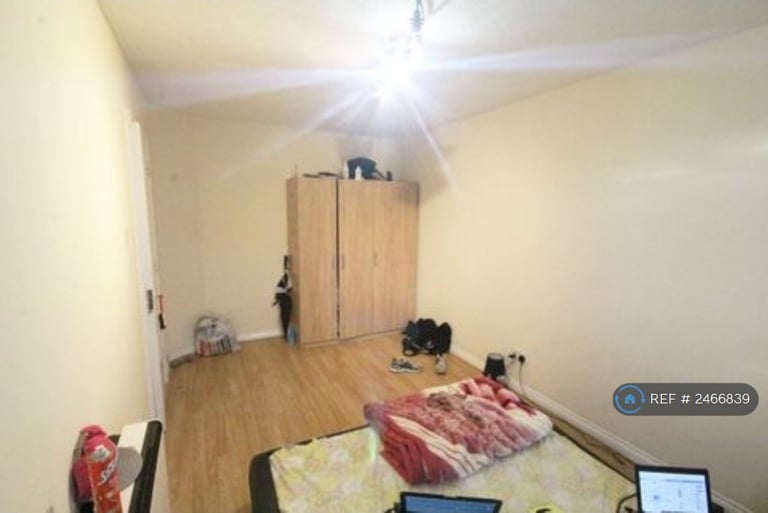 2 bedroom flat in Bellingham Court, Barking, IG11 (2 bed) (#2466839)