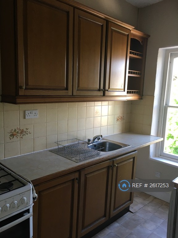 2 bedroom flat in Royal York Villas, Bristol, BS8 (2 bed) (#2617253)