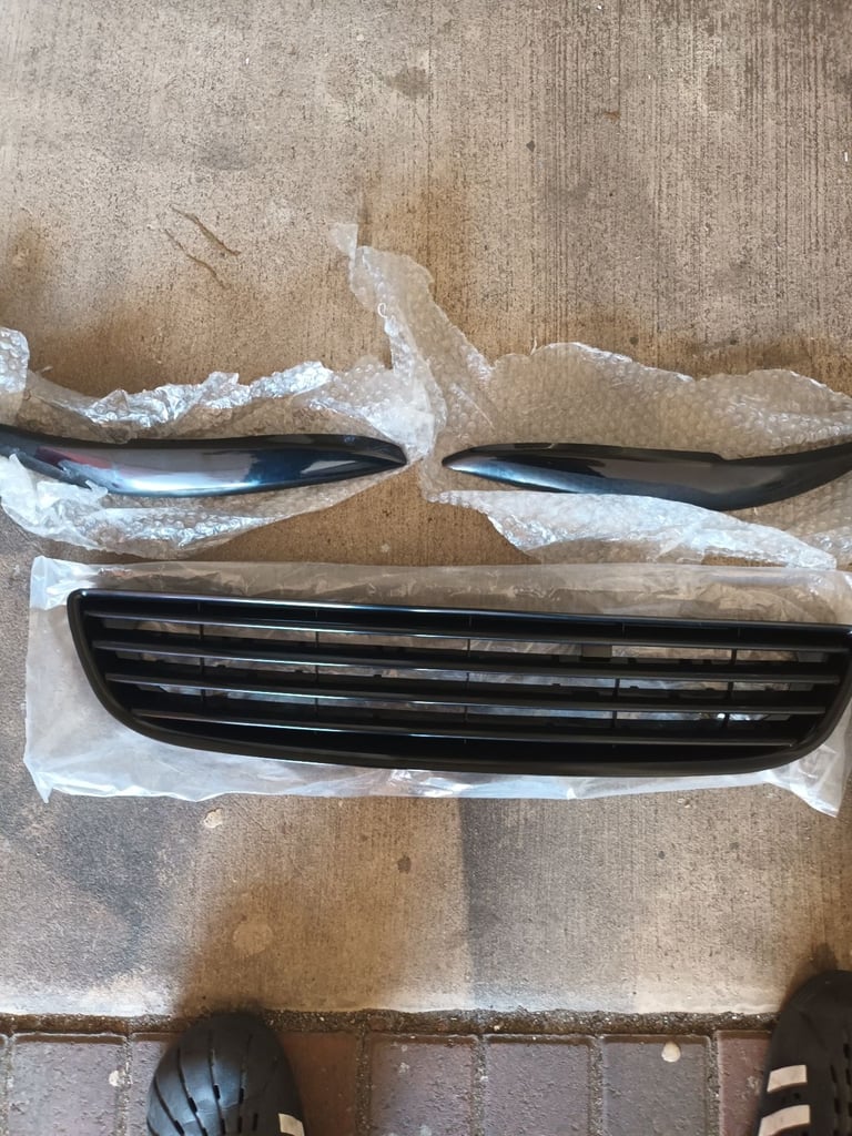 Vauxhall zafira a grill and eye brows