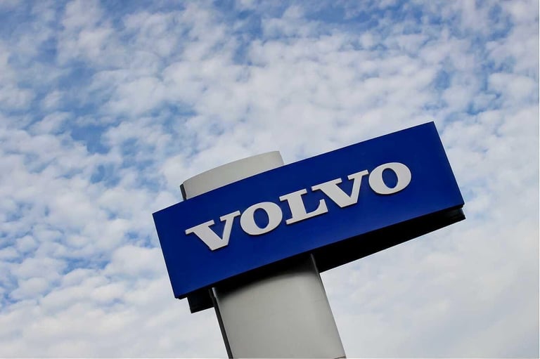 2019 Volvo S90 2.0 T4 R DESIGN Plus 4dr Geartronic SALOON PETROL Automatic