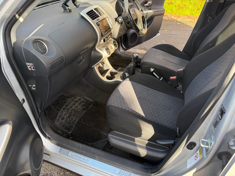 Toyota, URBAN CRUISER, Hatchback, 2010, Manual, 1329 (cc), 5 doors