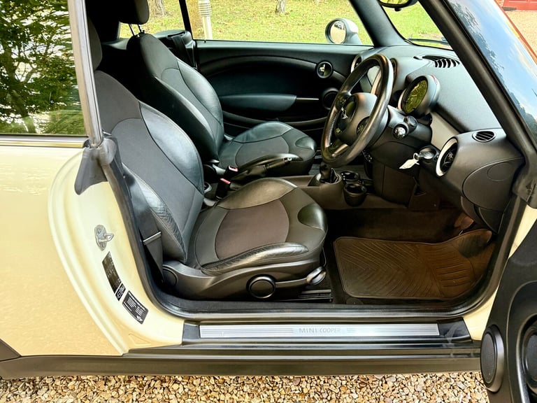 2014 MINI Convertible 1.6 Cooper 2dr CONVERTIBLE PETROL Manual
