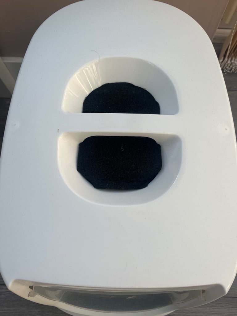 Cat litter enclosed tray