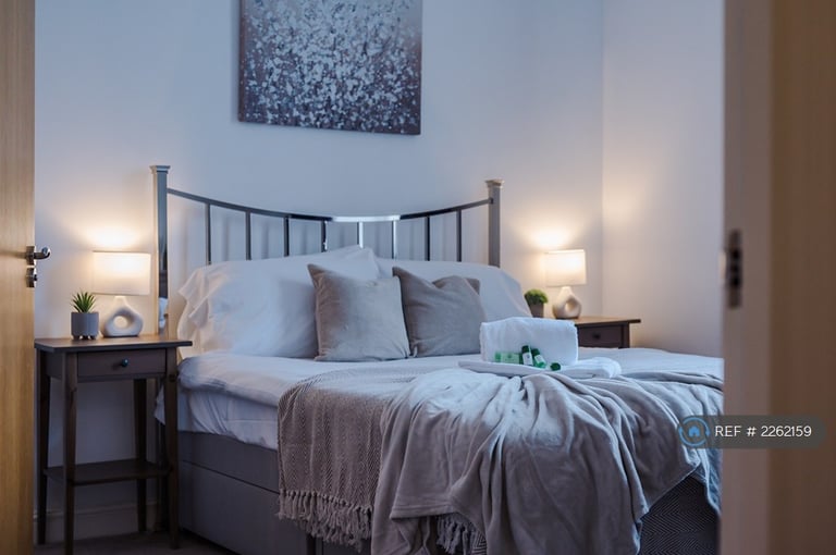 2 bedroom flat in Didsbury Gate, Manchester, M20 (2 bed) (#2262159)