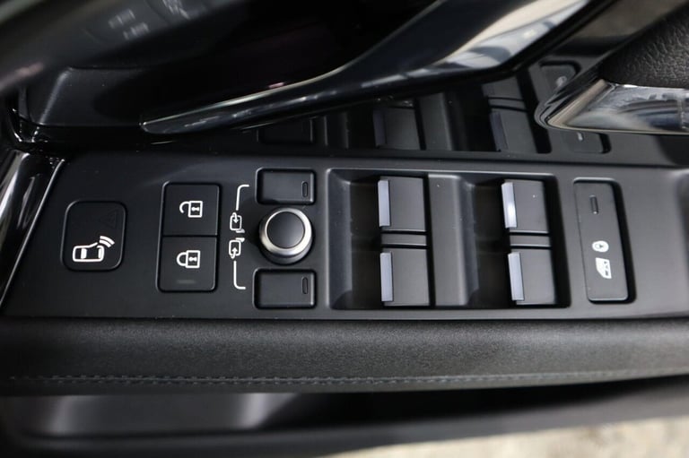 2022 Land Rover Range Rover Evoque 1.5 P300e 12.2kWh R-Dynamic SE Auto 4WD Euro 6 (s/s) 5dr Autom...