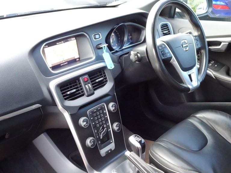 2019 Volvo V40 2.0 D2 R-Design Edition Euro 6 (s/s) 5dr HATCHBACK Diesel Manual