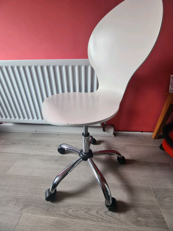 White Mint Condition Computer Chair