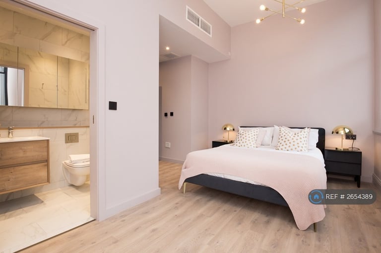 2 bedroom flat in Charlotte Street, Manchester, M1 (2 bed) (#2654389)