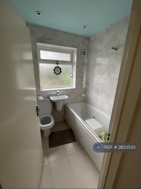 2 bedroom flat in Alpine Walk, Stanmore, HA7 (2 bed) (#2653533)