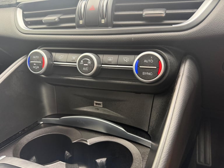 2019 Alfa Romeo Giulia 2.0T Super Auto Euro 6 (s/s) 4dr SALOON Petrol Automatic