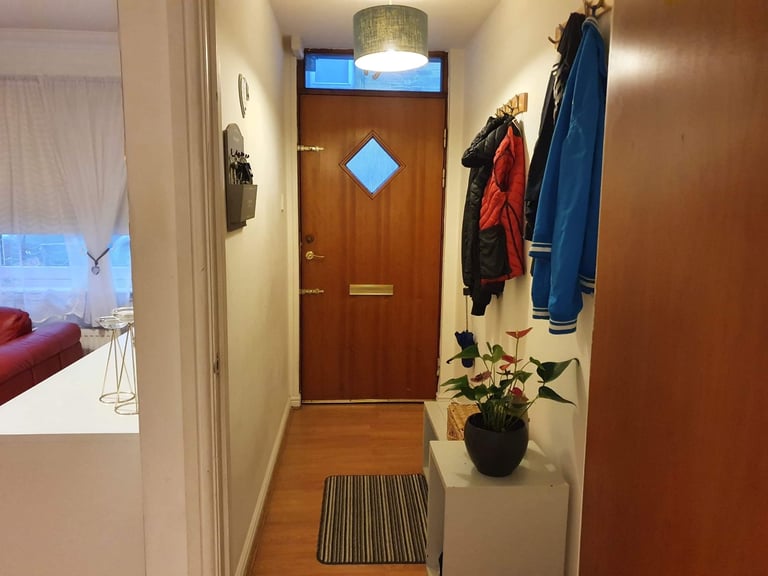 Modern, two bedroom furnished ground floor flat on Pirrie St. Leith, available 08/12/25, £1400 PCM