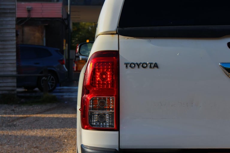 2018 Toyota Hilux 2.4 D-4D Invincible 4WD Euro 6 (s/s) 4dr (TSS, 3.5t) PICK UP Diesel Manual