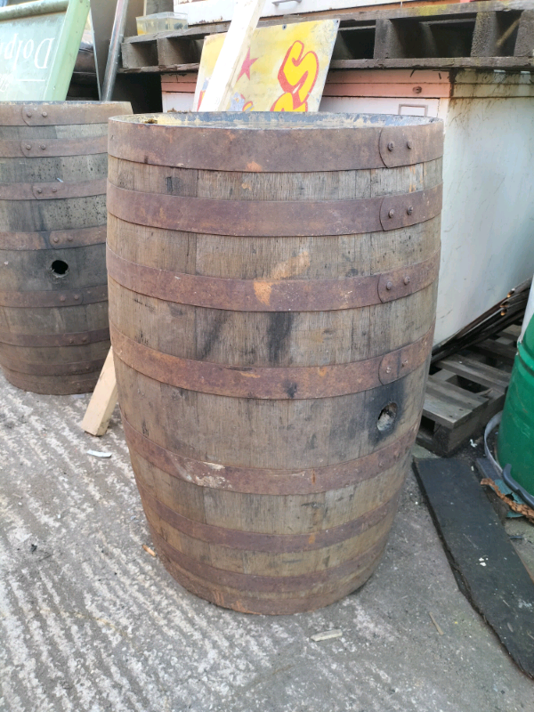 Full barrels, barrels, oak barrel