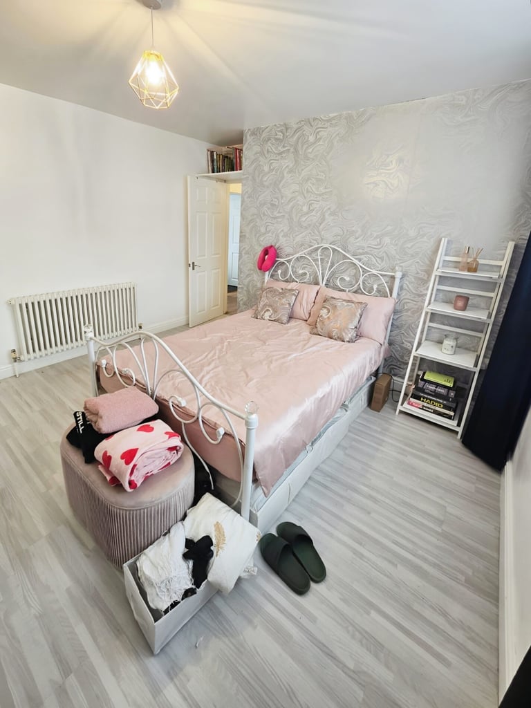 5 bedroom house in Branch Road, Ilford, London IG6 3TL