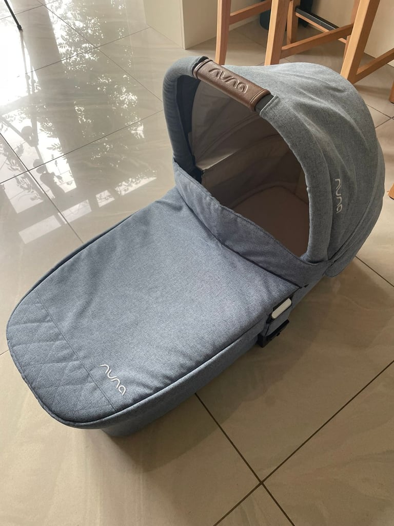 FREE TO GOOD HOME BABY BASSINET MADE BY NUNA