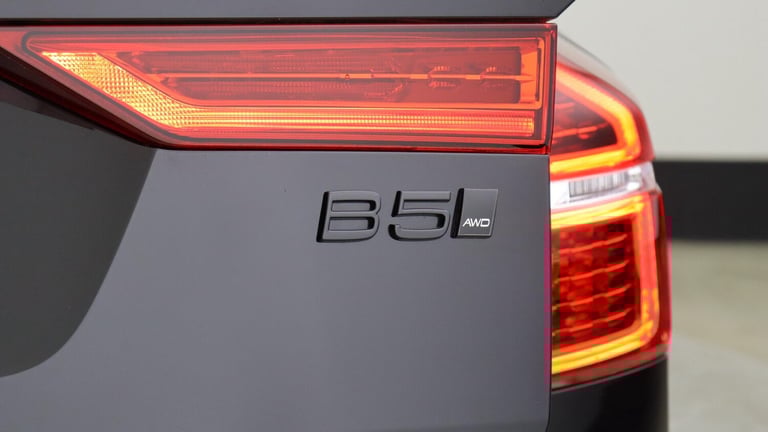  Volvo XC60 B5 (P) AWD Plus Black Edition (Harman Kardon Sound, 360 Camera, BLIS) Petrol/Electric...