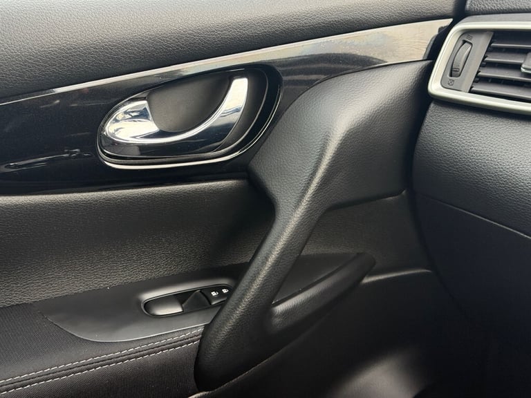 2014 Nissan Qashqai 1.6 dCi Acenta Premium SUV 5dr Diesel XTRON 2WD Euro 5 (s/s) (130 ps) SUV Die...