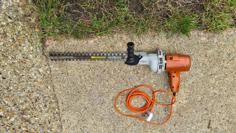 Black and Decker hedge trimmer 