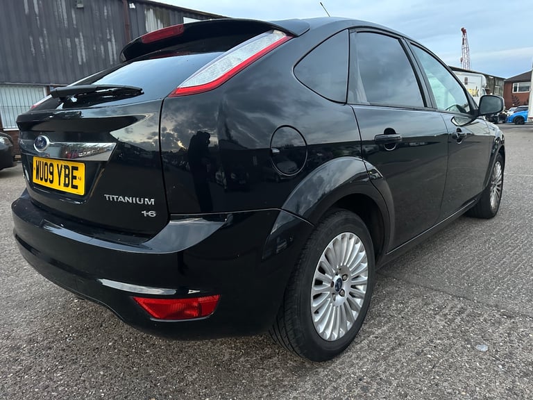 Ford Focus 1.6 Titanium Black 5 doors