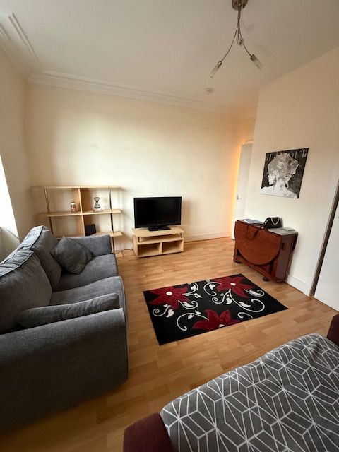 Central 1 Bedroom Flat D/G E/H Part Furnished