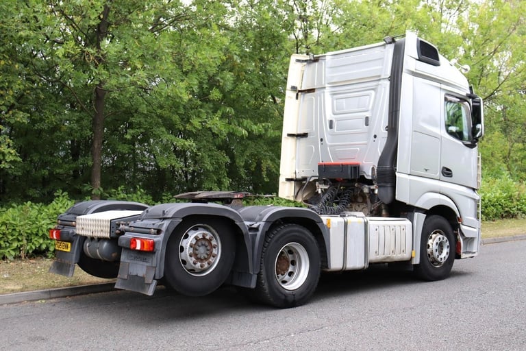 MERCEDES ACTROS 2548 STREAMSPACE 6X2 REARLIFT TRACTOR (2015)