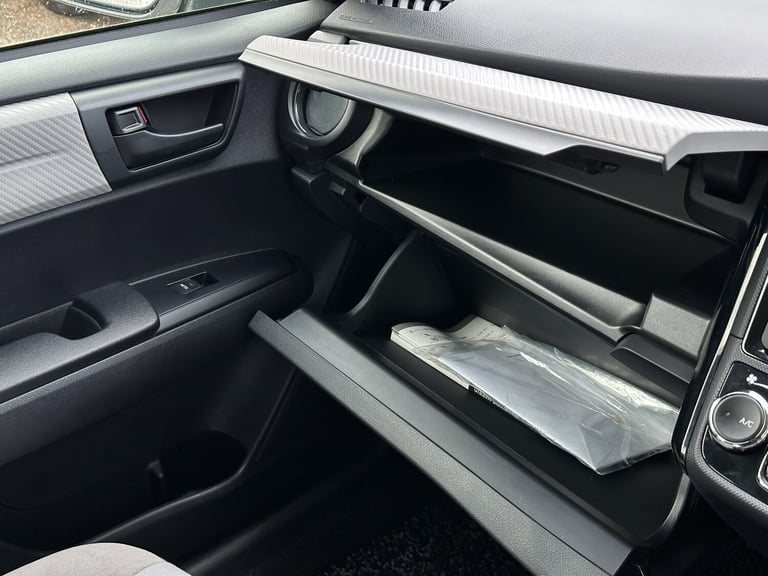 2014 Toyota Corolla (64 Plate) 1.5L PETROL HYBRID ELECTRIC AUTOMATIC 5 SEATER SALOON Saloon Petro...