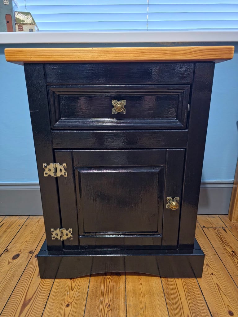 image for Small cabinet/ unit .