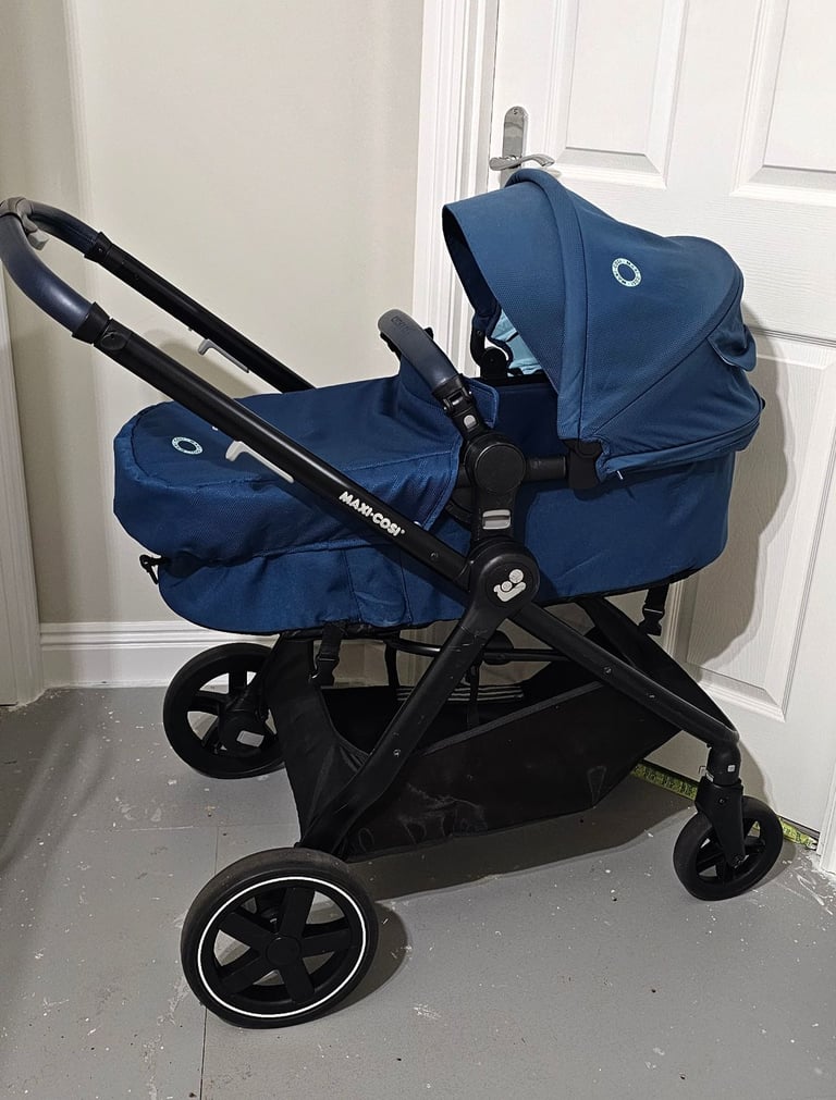 image for Maxi cosi 3 in 1 pram pushchair Carrycot cosytoes Zelia 2 travel system 