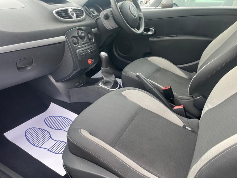 RENAULT CLIO 1.2 I-MUSIC 60 REG SILVER 3 DOOR 12 MONTHS MOT LOW INSURANCE 48+MPG