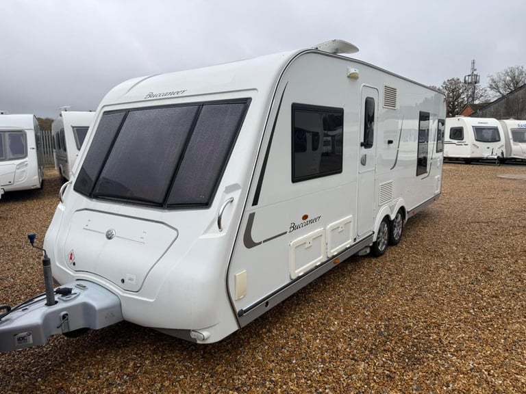 2011 Buccaneer Schooner Fixed bed end large washroom