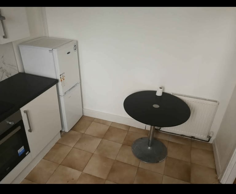 double room to let £695/M, All bills included