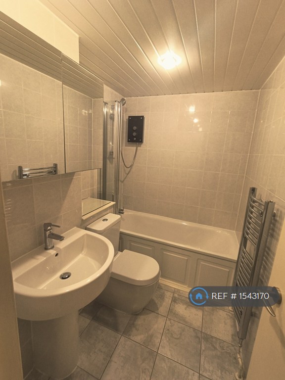 2 bedroom flat in Prospect Place, London, E1W (2 bed) (#1543170)