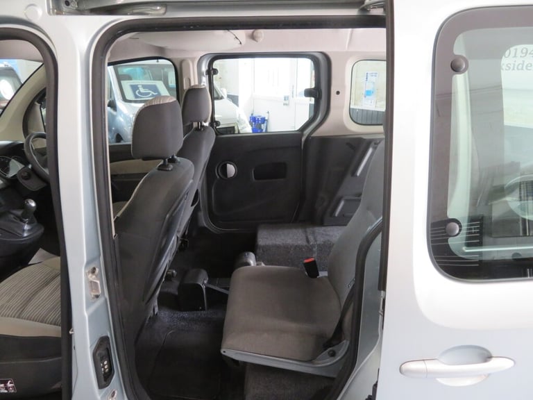 2011 Renault Kangoo WHEELCHAIR CAR DISABLED ACCESS VEHICLE MOBILITY MPV Diesel Manual