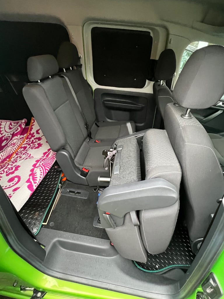 VW Caddy Maxi Life second row seats