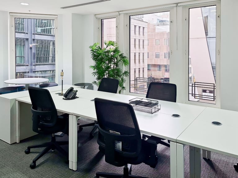 London - EC3A 8AA, Open plan office space for 15 people at Liverpool Street St Mary's Axe