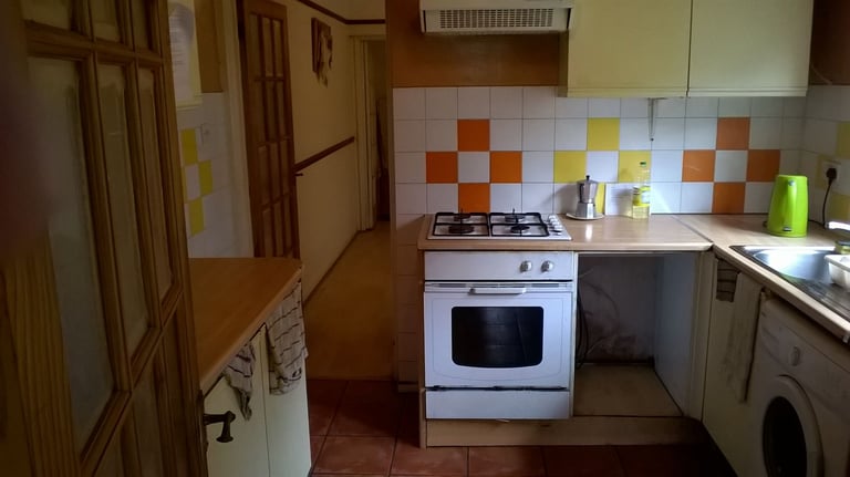 Double room to let rent  in central Swindon town home