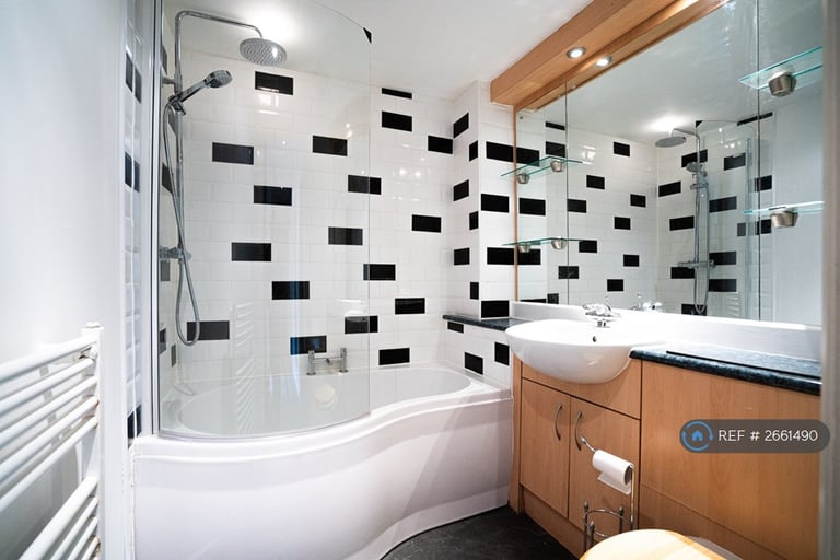 2 bedroom flat in City Quay, Liverpool, L3 (2 bed) (#2661490)
