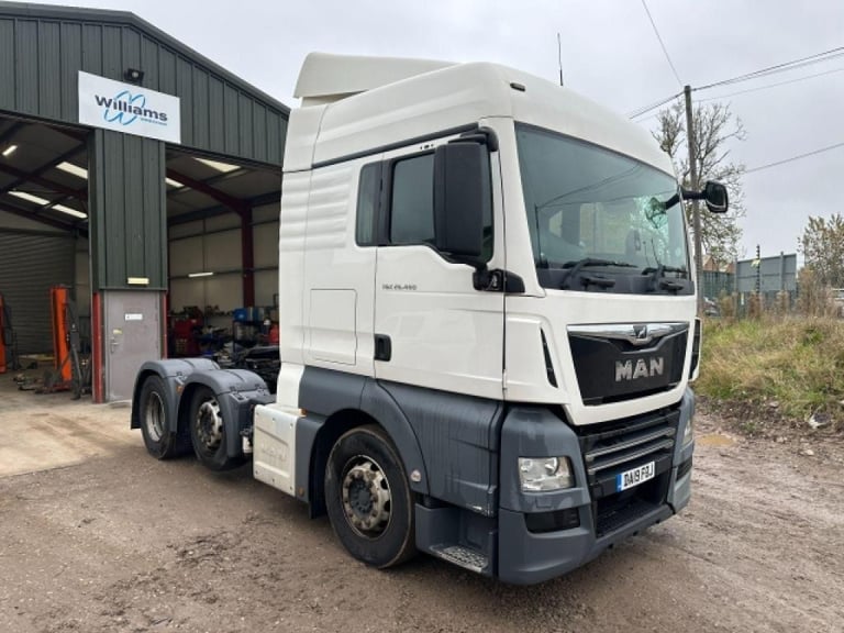 MAN TGX 26.460 6x2 MID LIFT SLEEPER CAB TRACTOR UNIT