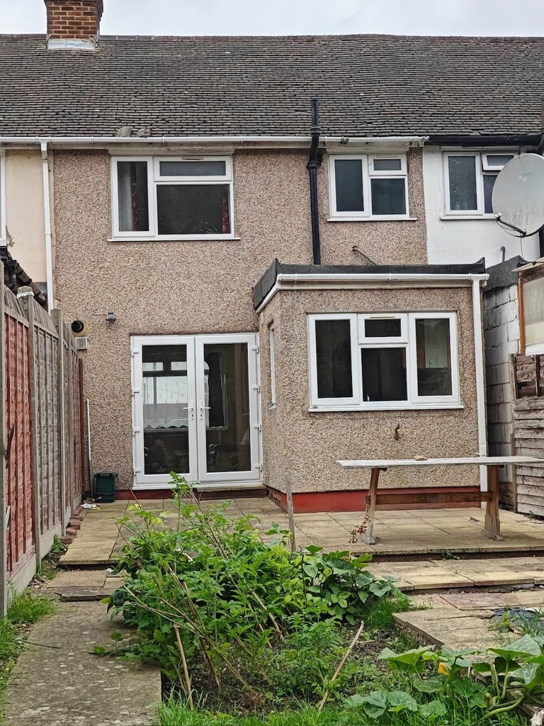 BEAUTIFUL 3 BEDROOM HOSUE TO RENT IN FELTHAM